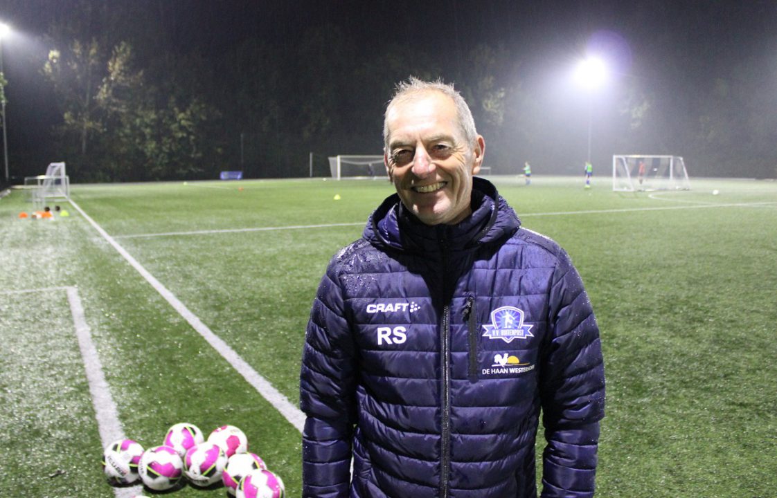 Ron Swinkels neemt Buitenpost Vrouwen 1 nog een jaar onder zijn hoede