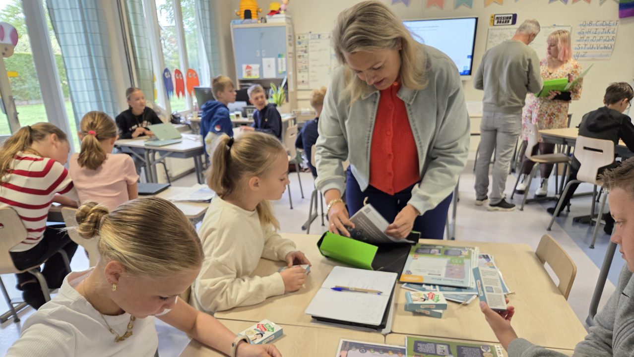 Tytsjerksteradiel start met leskist Global Goals