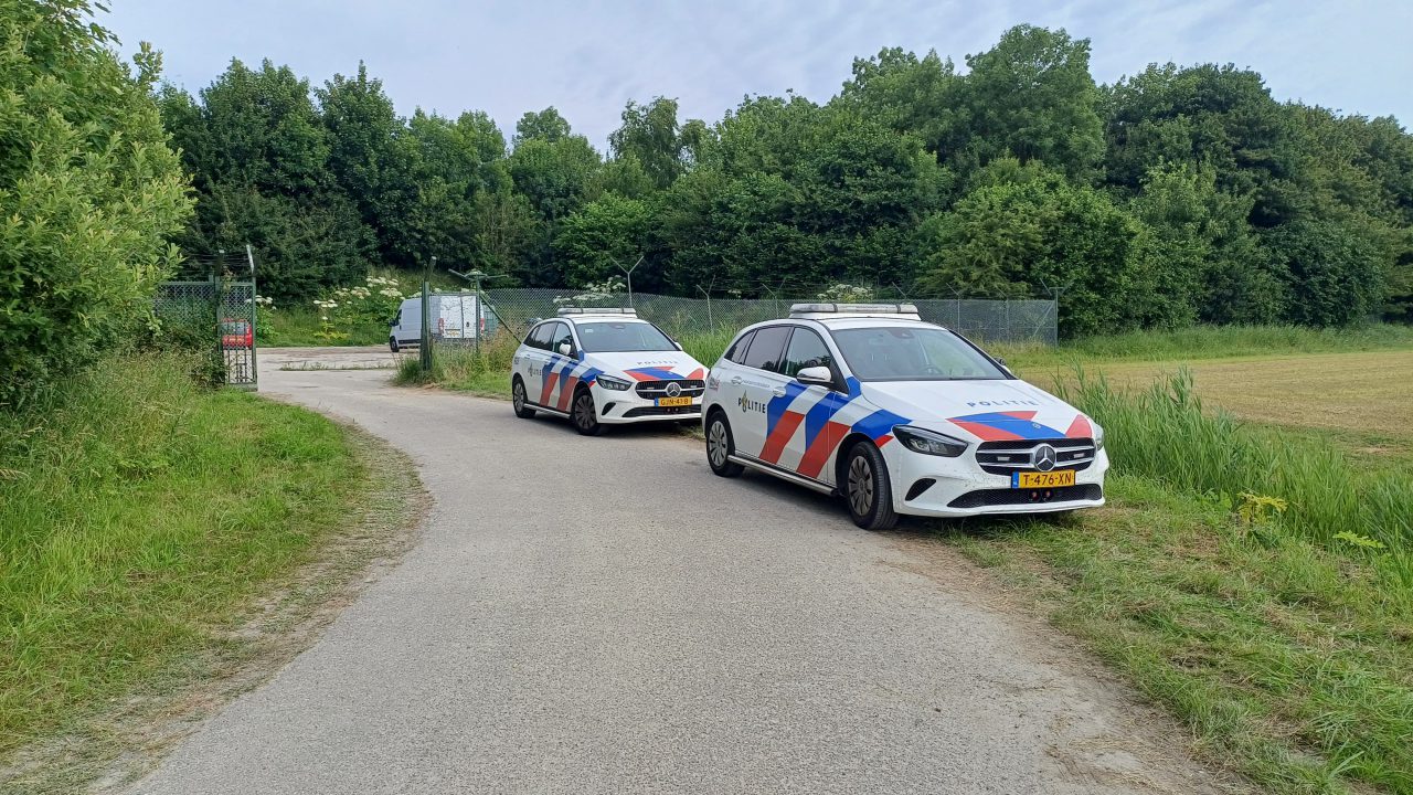 Illegale rave bij Munnekezijl beëindigd