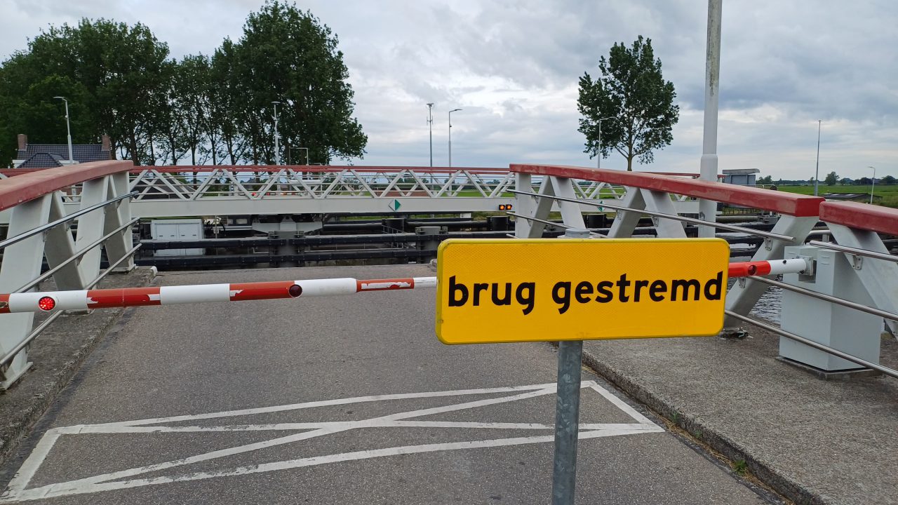 Brug Stroobos wéér in storing: wegverkeer moet omrijden