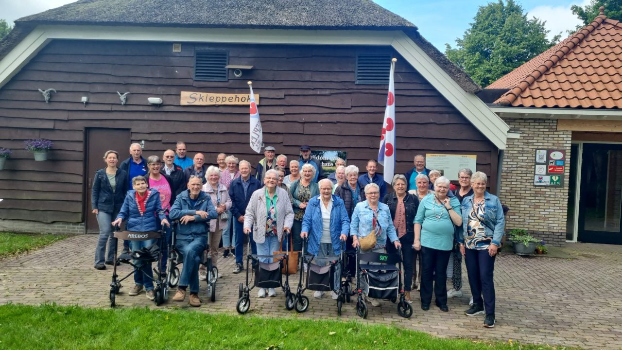 De 55+groep van Kollumersweach en Feankleaster naar de Spitkeet