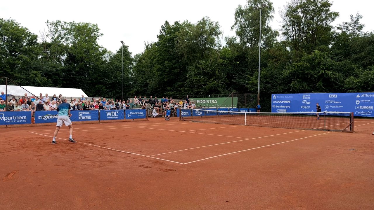 Europees tennisunicum in Hurdegaryp met One Point Tournament: "Als ik win gaan we een feestje vieren