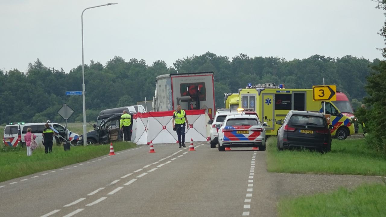Automobilist (77) uit Buitenpost overleden bij ernstige aanrijding op Kwelderweg