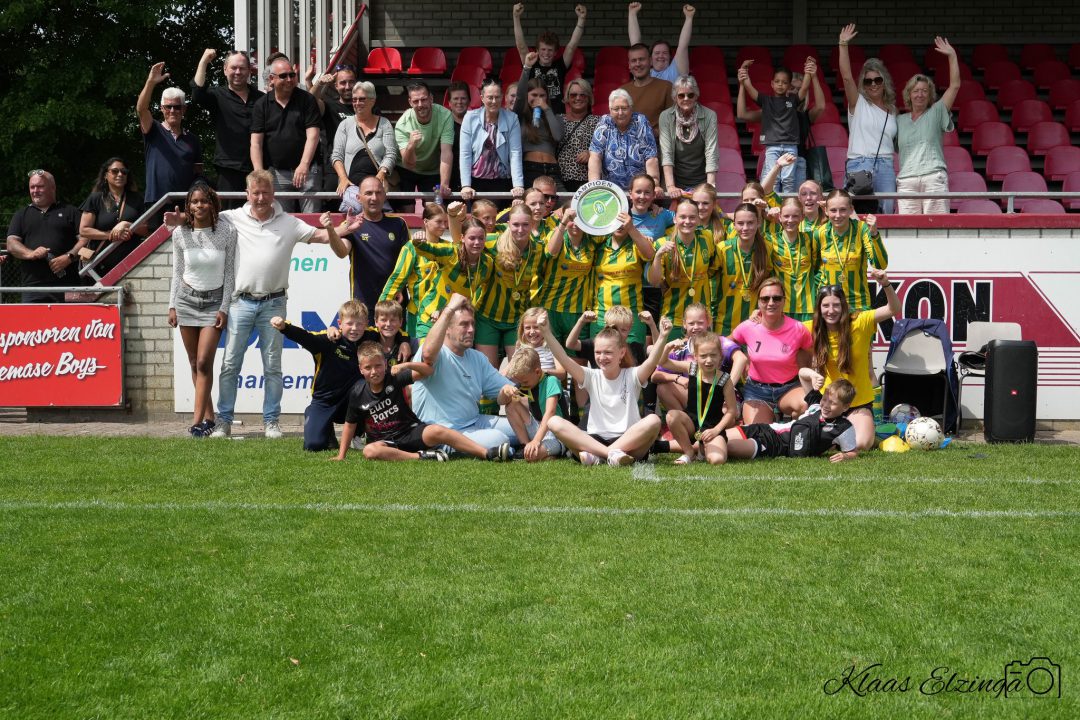 Klassekampioenschap op zaterdag, tweede plaats op NK op zondag voor Harkema-Opeinde MO15