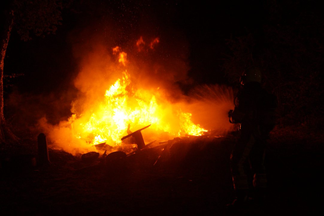 Opnieuw afval in brand gezet in Twijzelerheide