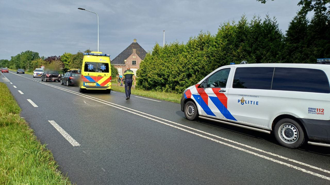 Botsing tussen drie auto’s op Rykswei bij Kootstertille