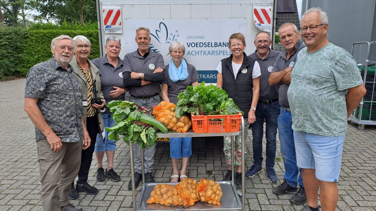 Eerste oogst dorpstuin Buitenpost naar voedselbank