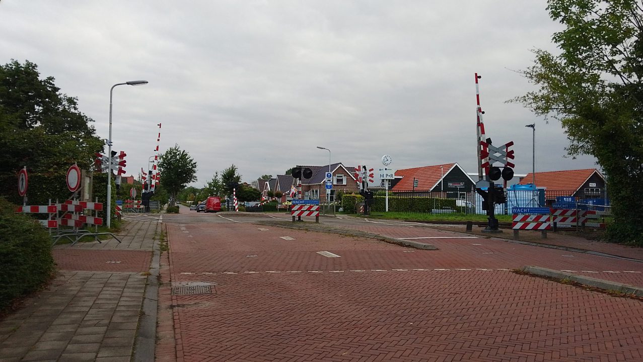 Overweg Buitenpost weer open, nog geen treinverkeer