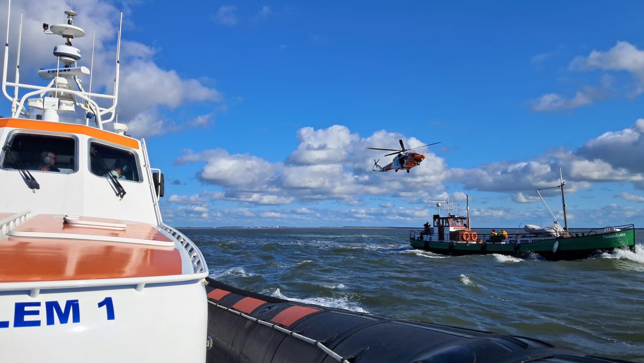 Patiënt met spoed van schip gehaald bij Schiermonnikoog
