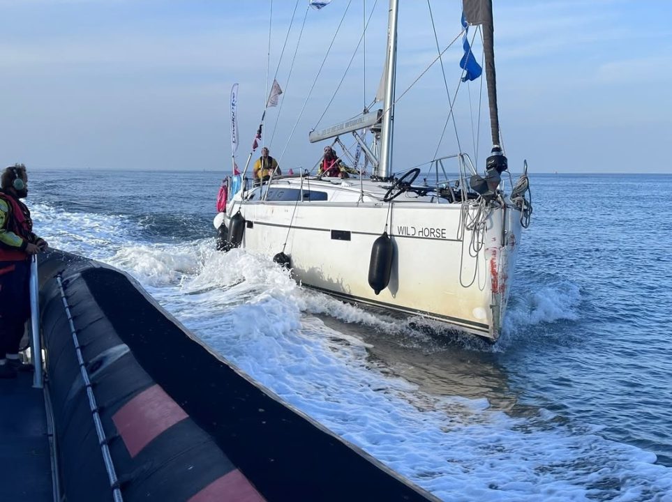 Zeilschip in problemen na aanvaring bij Schiermonnikoog