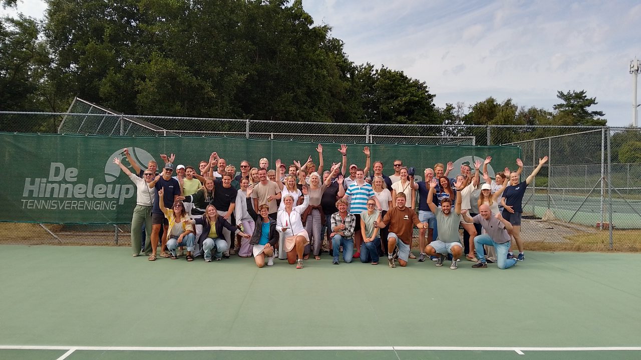 Sportief tennistoernooi op Schiermonnikoog trekt 80 deelnemers