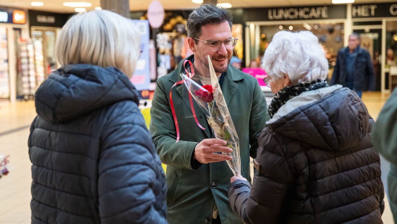 Bloemenactie zet mantelzorgers in het zonnetje
