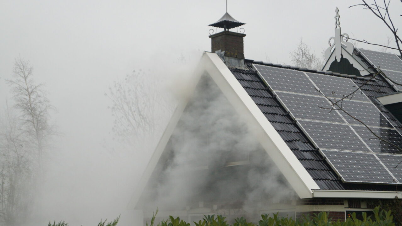 Forse schoorsteenbrand in De Trieme