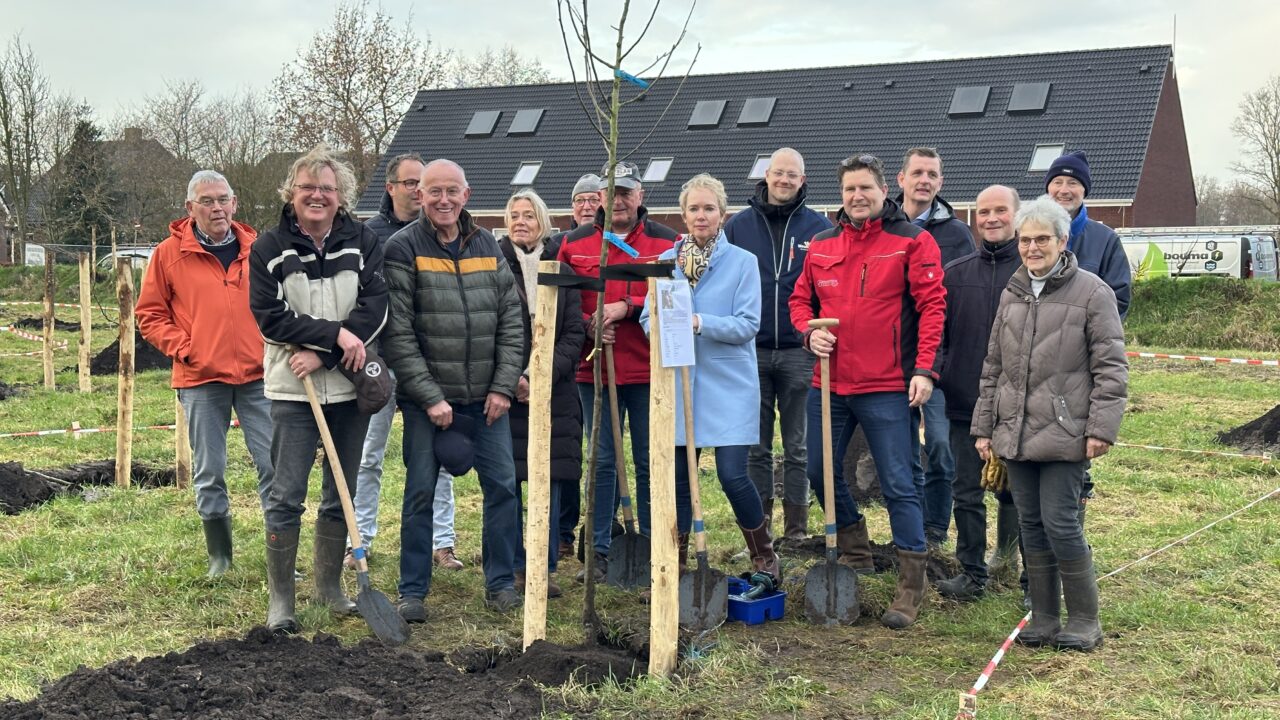 Fruitbos ‘Blauhûsbosk’ geopend voor Eastermarders: “Fruit foar de takomst”