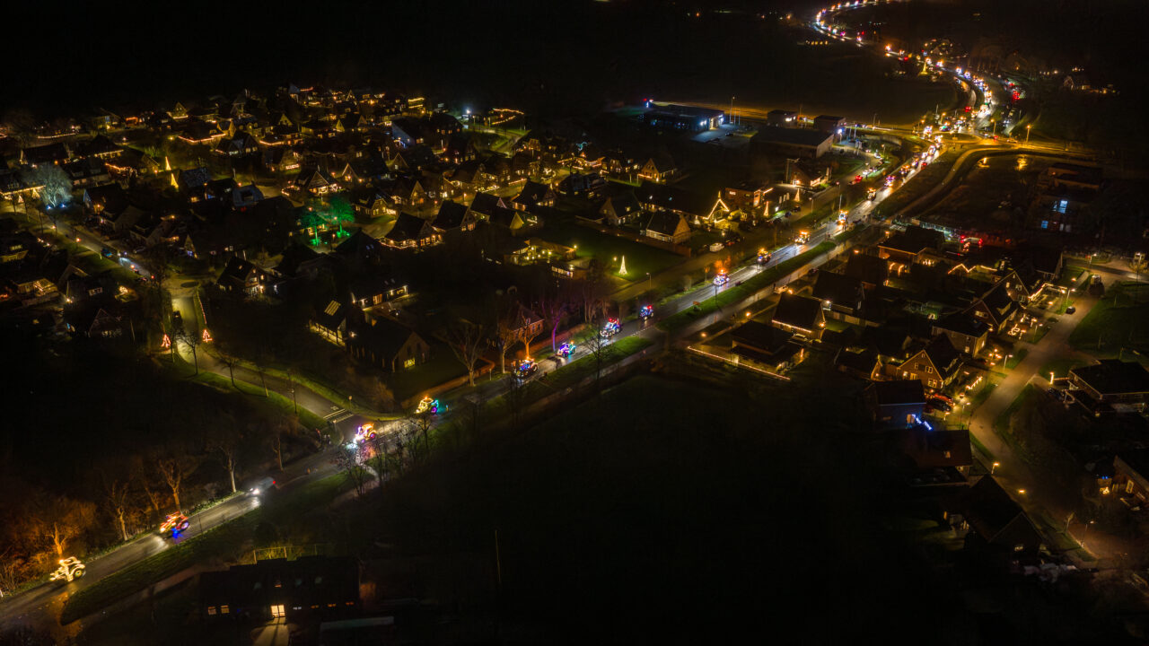 Ruim honderd trekkers verlichten dorpen tijdens tocht vanuit Niezijl