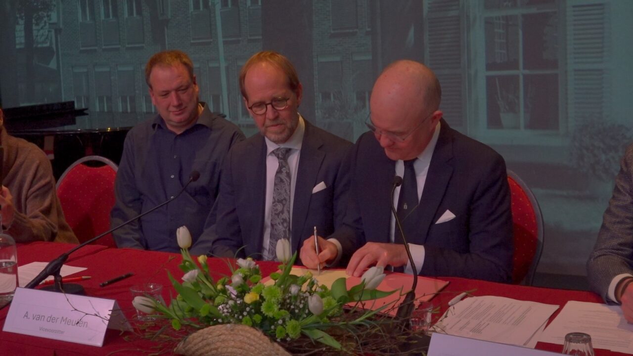 Hendri Meendering geïnstalleerd als burgemeester van Schiermonnikoog