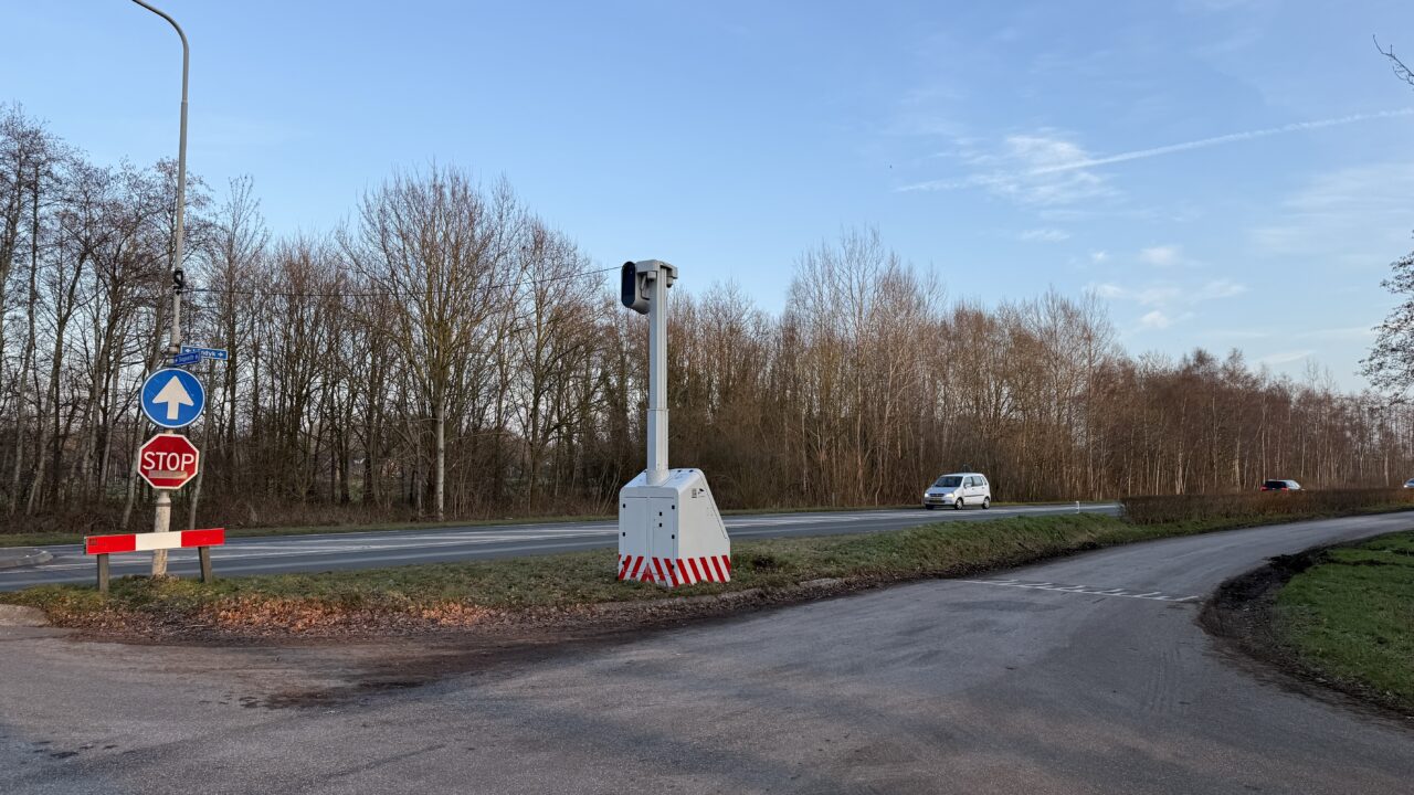 Twee mannen moeten duizenden euro’s betalen voor slopen van flexflitser