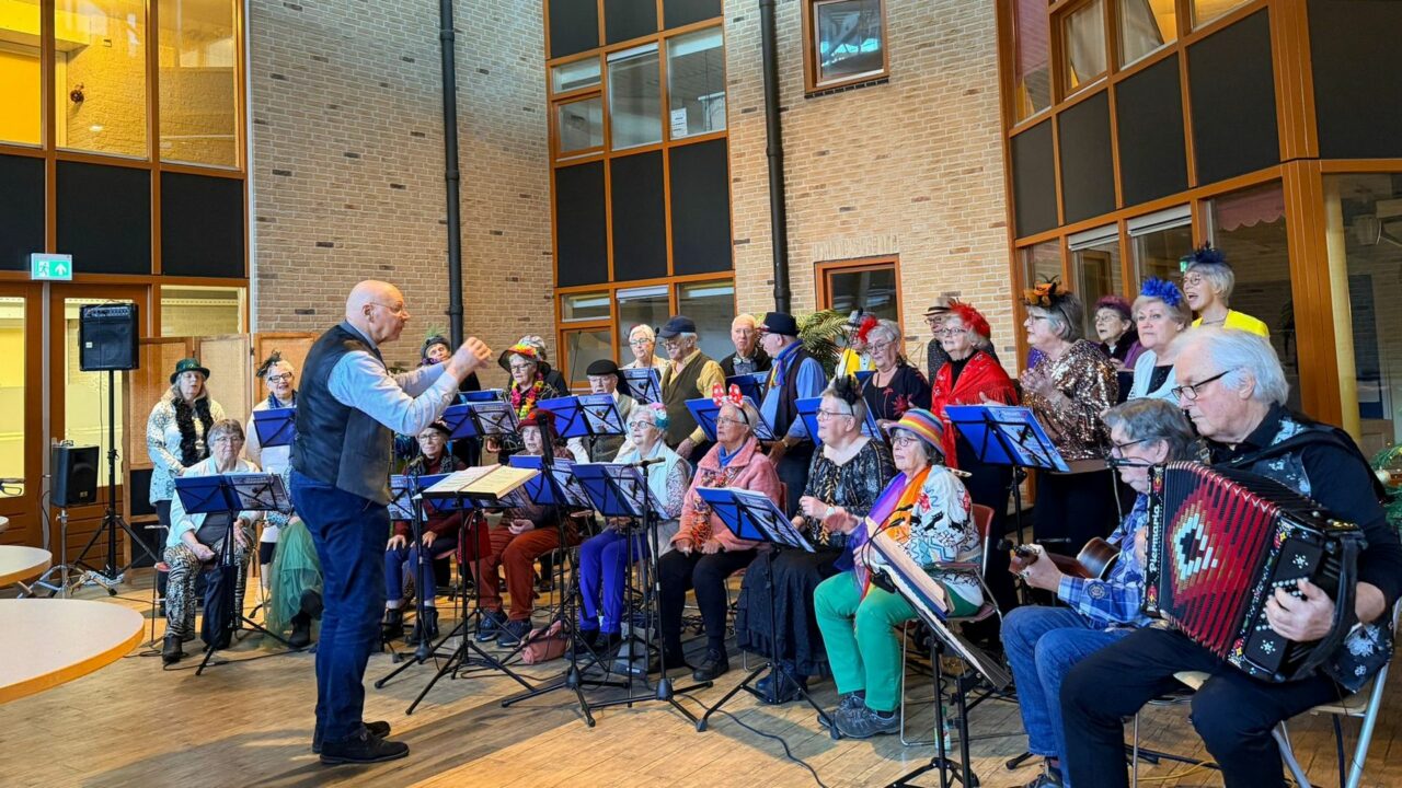 Hartverwarmend optreden van Smartlappenkoor Hurdegaryp in Berchhiem