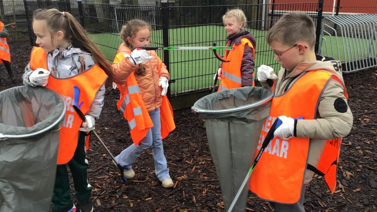 Afvalactie in Hallum leert leerlingen over plastic soep en milieu
