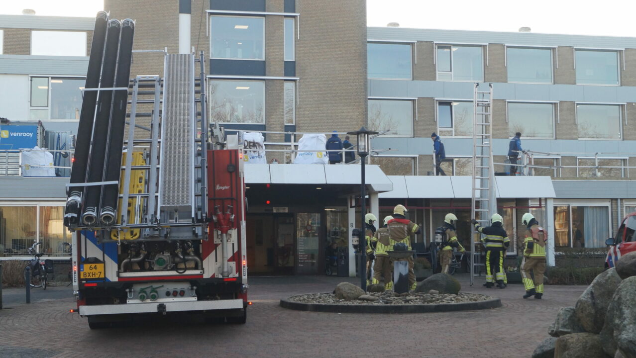 Kleine dakbrand bij zorginstelling in Buitenpost
