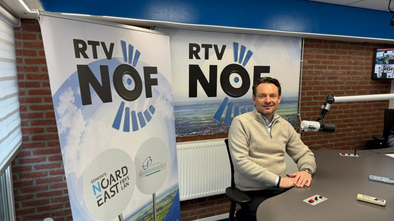 Koningsdag Dokkum, gemeenteraadsverkiezingen en limousine Dantumadiel in Weekend Nieuwsshow