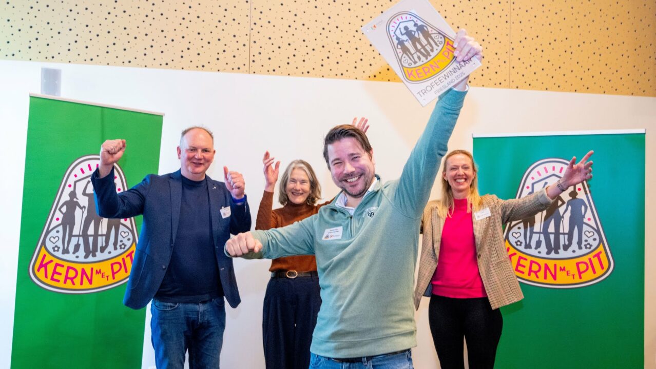 Boarterstún Jantjeszeepolder uit Dokkum wint trofee beste buurtinitiatief van Fryslân
