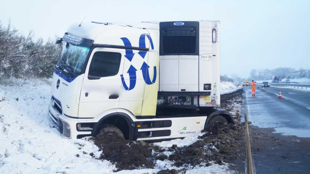 Sintrale As (N356) afgesloten na gestrande vrachtwagen