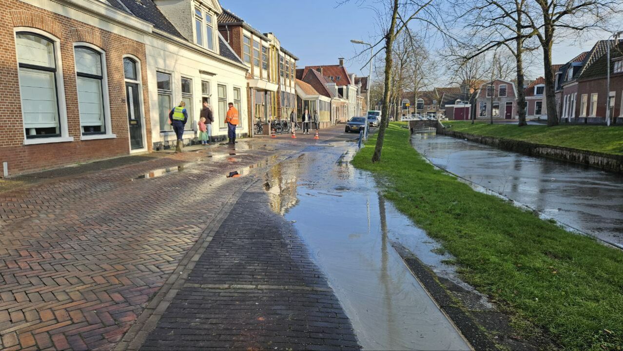 Waterleidinglek aan Oranjewal: zo’n 100 woningen zonder water
