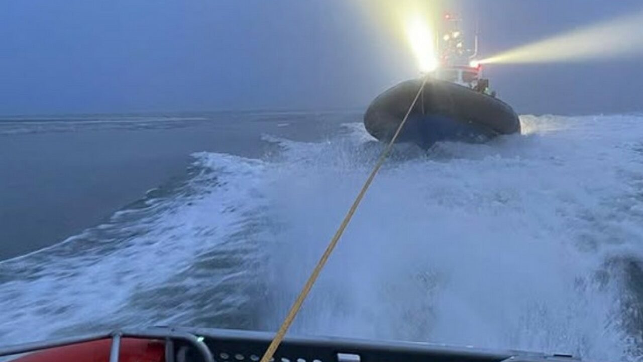 Noodprocedure in werking: reddingboten van Schiermonnikoog en Lauwersoog samen in actie