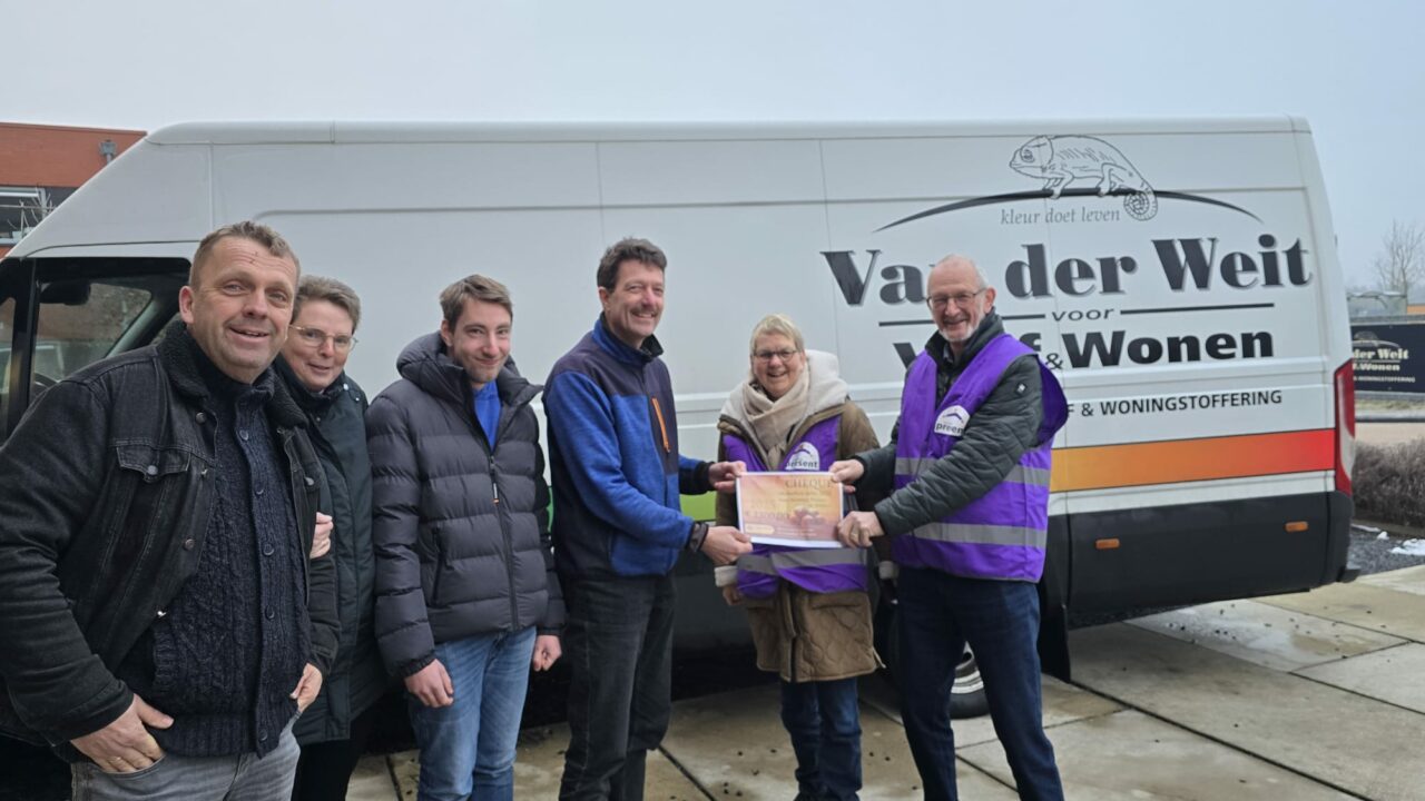 Oliebollenactie Fonteinkerk Buitenpost levert € 2.300,- op voor Stichting Present De Wâlden