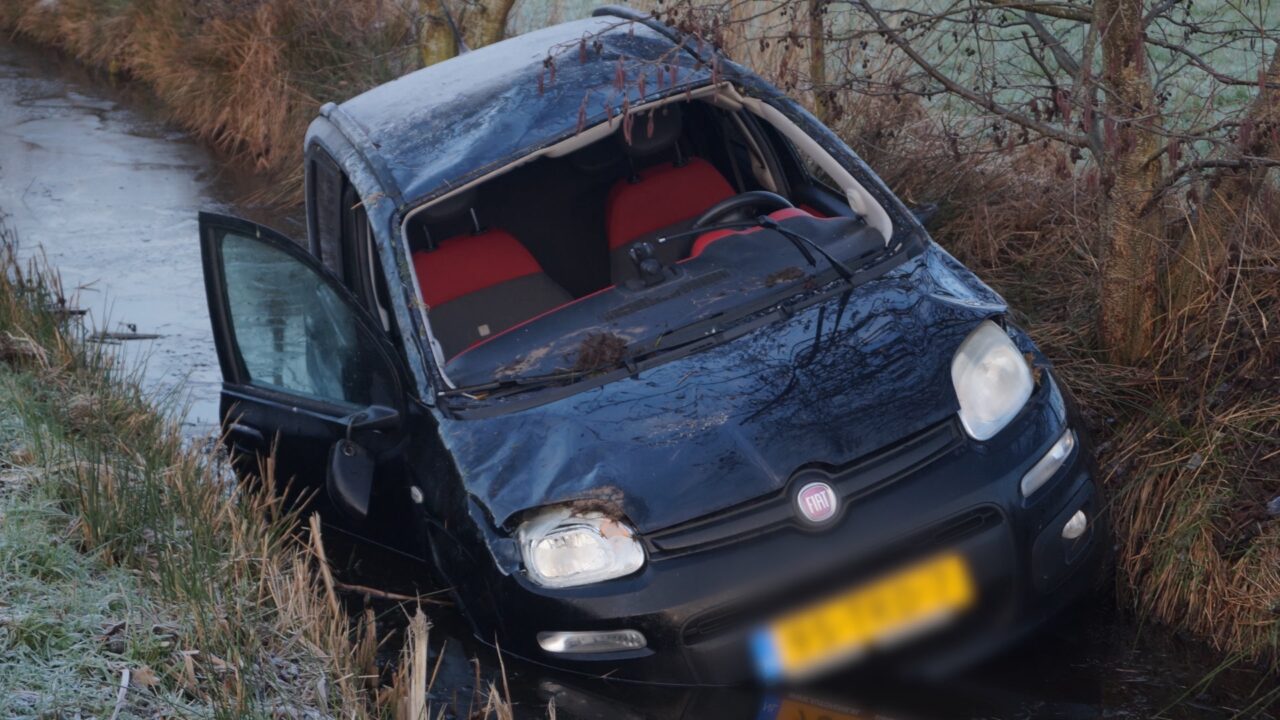 Spekgladde weg zorgt voor ongeval in Hurdegaryp