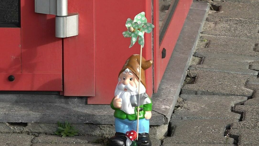 Kabouters op Dokkumer bedrijventerrein zetten windmolendiscussie weer op de kaart