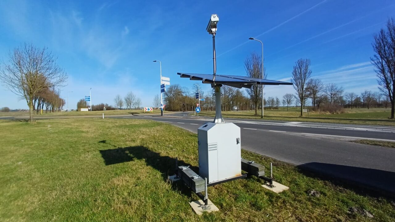 Zeven camera's duiken op langs provinciale wegen richting Dokkum: 