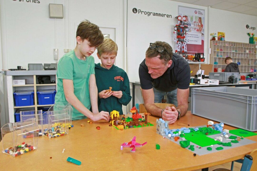 Lego Masters op missie bij Lauwers College Buitenpost