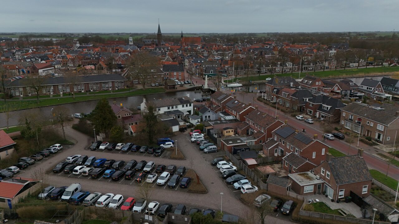 Invoering betaald parkeren Dokkum maanden vertraagd: deze zomer nog gratis op randparkeerplaatsen