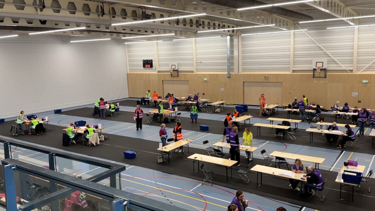 Stemmen tellen in Burgum: 