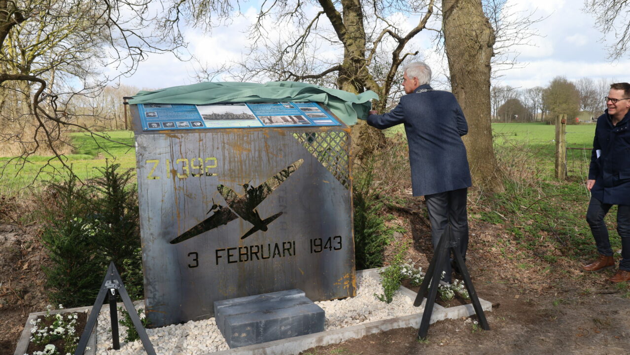 Crashplek bommenwerper 1943 gemarkeerd in Eastermar: 