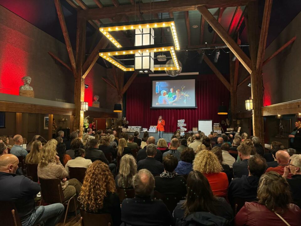 Ondernemers vinden elkaar op foldermarkt in Burgum