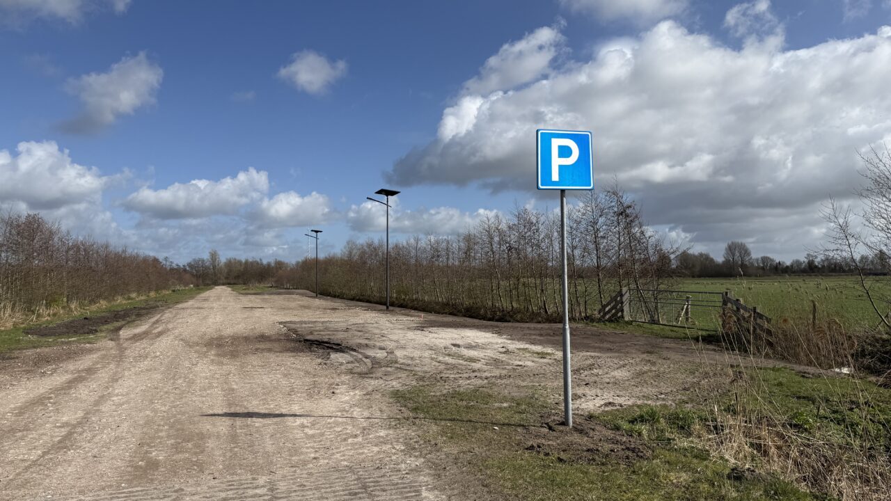 Lichtmasten geplaatst bij tijdelijke carpoolplek Boppewei