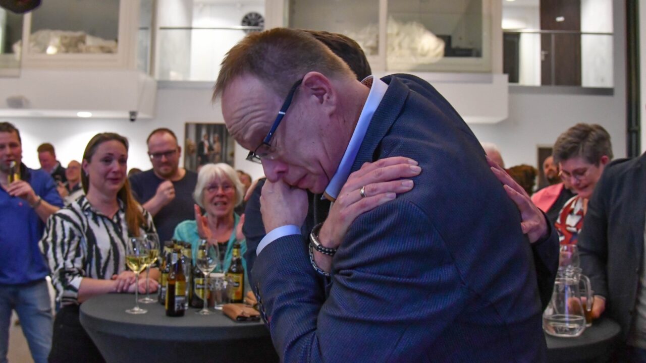 ACHTKARSPELEN – Brinkman emotioneel na winst FNP: “Dit is net te leauwen”