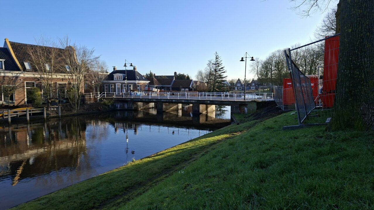 Aalsumerpoortsbrug in Dokkum gaat op de schop – dit betekent het voor verkeer