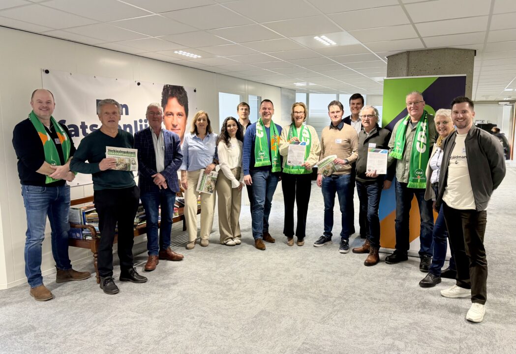 INGEZONDEN: CDA Dantumadiel biedt pamflet over toekomst van Dantumadiel aan in de Tweede Kamer