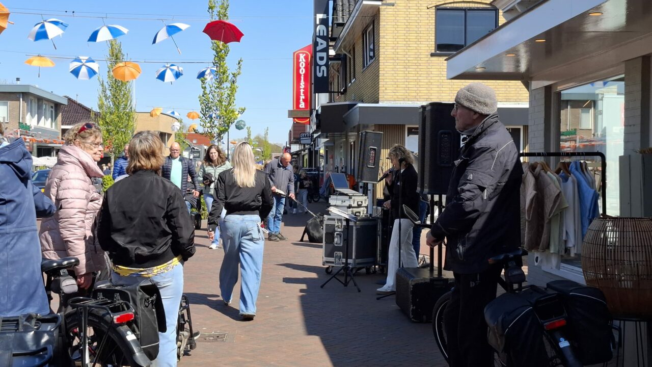Duo Melody zorgt voor muziek in Surhuisterveen