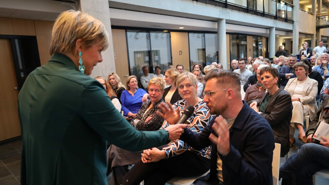 Prinses Laurentien spreekt in Damwâld over laaggeletterdheid