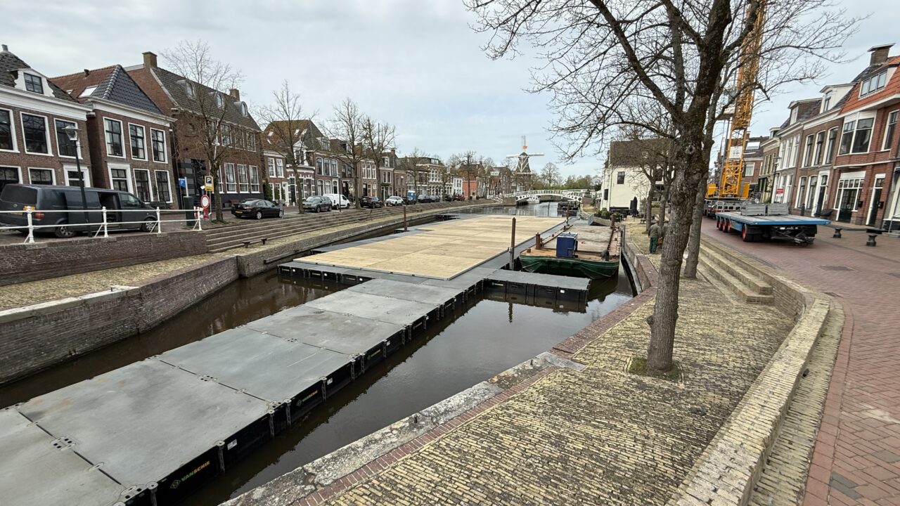 Opbouw in volle gang: Dokkum telt af naar Keningsdei