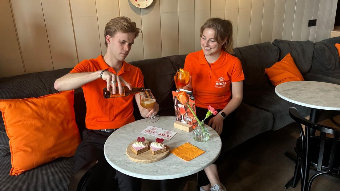 Dokkumer bedrijfsleven kleurt oranje voor Koningsdag: 