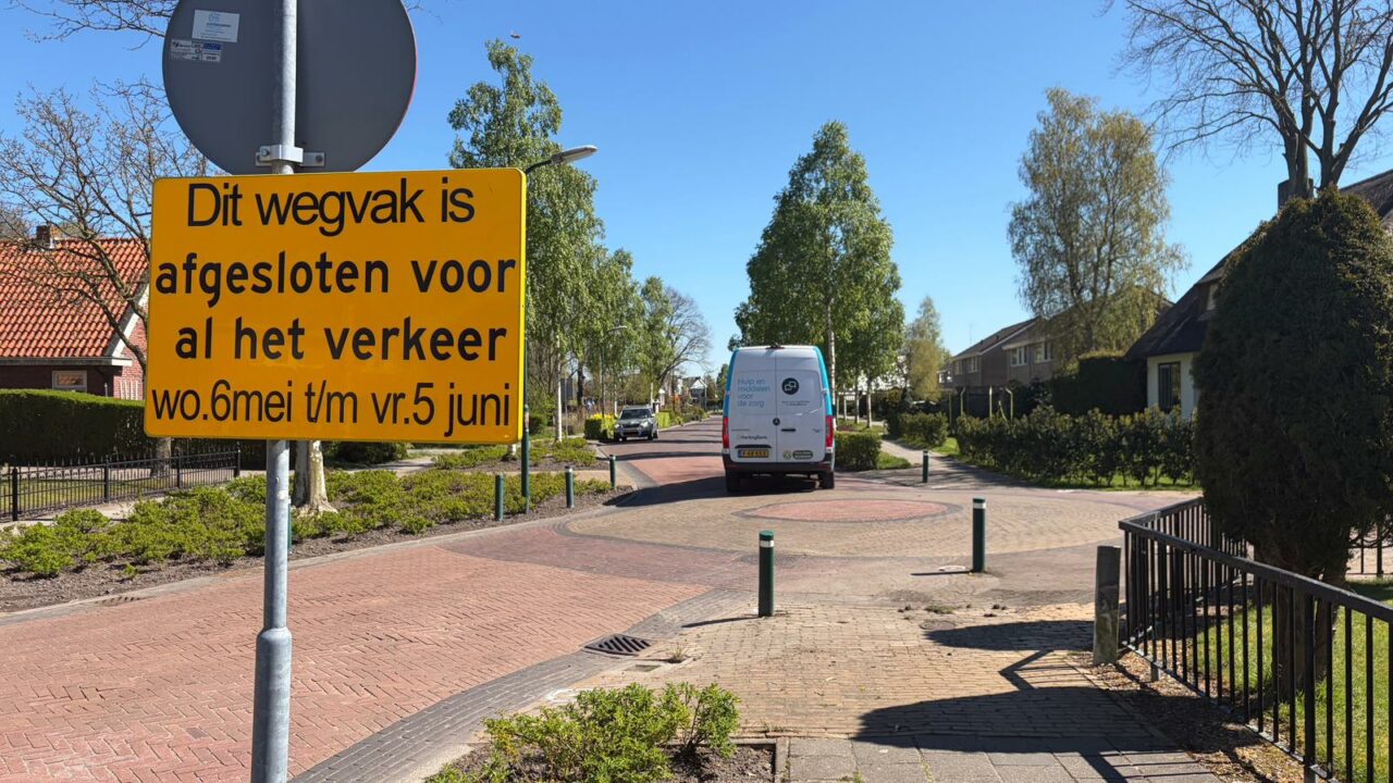 Deel van Bjirkewei in Twijzelerheide maand dicht na opdooischade