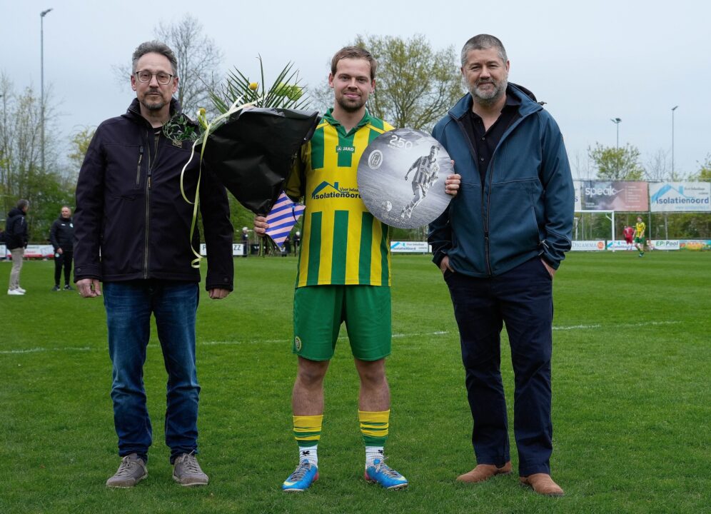 Harkema-Opeinde huldigt Alex van der Tuin