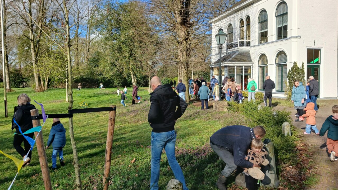 Zonnige en drukbezochte paasactiviteit in Burgum