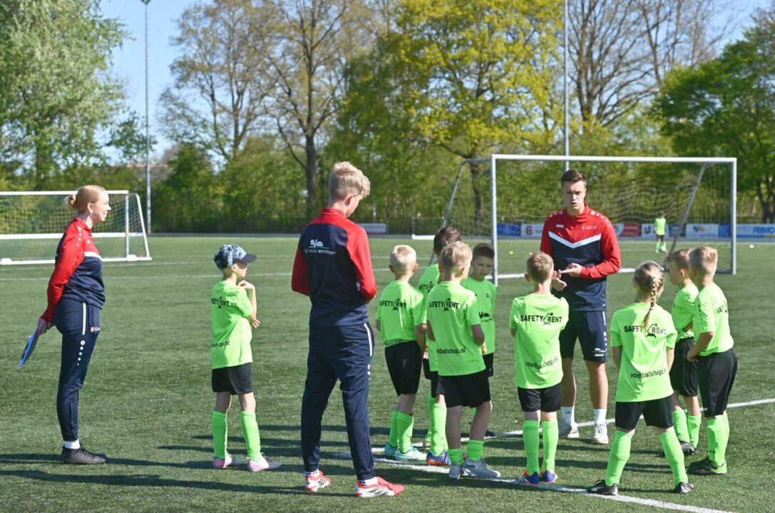 Zomerse omstandigheden tijdens Voetbal Tweedaagse
